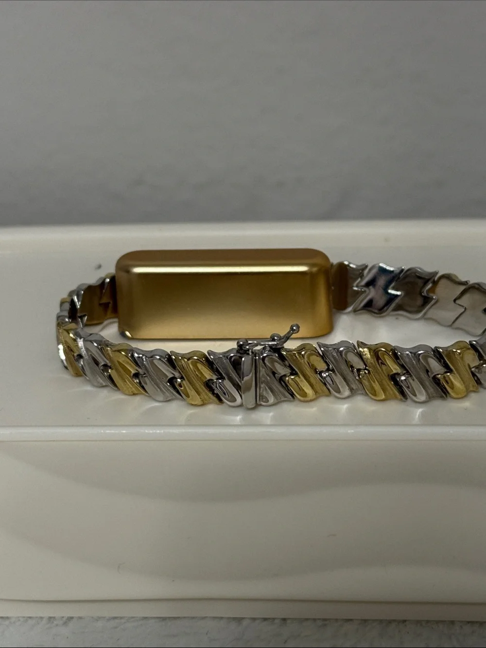Source Unknown Gold and Silver Two-Tone Fitness Tracker Bracelet